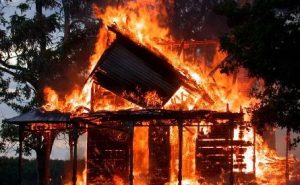 ELIAS PIÑA: Mueren carbonizados cuatro niños al incendiarse casucha