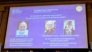 Dos hombres y una mujer ganan Nobel de Física por trabajo con láser Dos hombres y una mujer ganan Nobel de Física por trabajo con láser