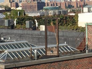 Hallan guillotina en azotea y nadie sabe cómo llegó allí