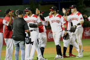 Leones barren Licey en doble juego; Aguilas y Toros triunfan