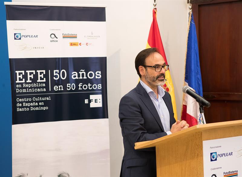 Agencia Efe inaugura una exposición por su medio siglo en República Dominicana imagen