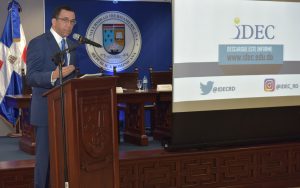 Ministro Andrés Navarro afirma revolución educativa tiene aún grandes retos