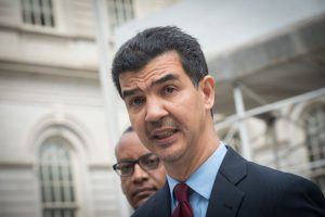 Concejal y aspirante a Defensor del Pueblo busca salvar pequeños negocios Concejal y aspirante a Defensor del Pueblo busca salvar pequeños negocios