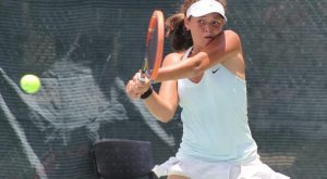 Quezada y Guzmán avanzan en la Copa Mangulina de Tenis