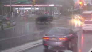 Tormenta azota NY con ráfagas de 60 millas y hasta 2 pulgadas de lluvia