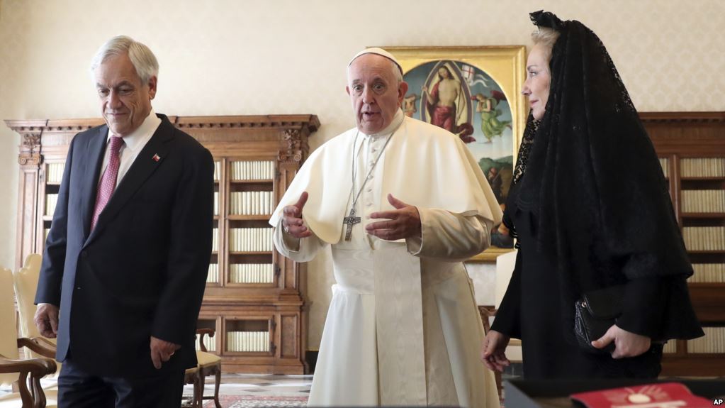 El Papa expulsa del sacerdocio a los ex obispos chilenos Cox y Órdenes imagen