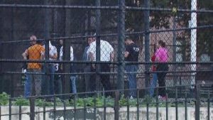 Balacera cerca de escuela deja al menos dos menores heridas