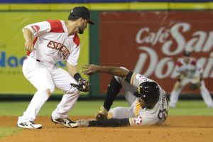 Aguilas vencen a los Leones; otro partido suspendido por lluvias