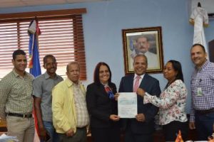 El FEDA entrega de 14.2 millones de pesos a entidades prometidos por el Presidente Medina El FEDA entrega de 14.2 millones de pesos a entidades prometidos por el Presidente Medina