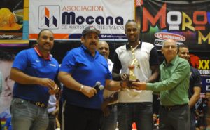 Premian mas destacados en el basket superior de Moca