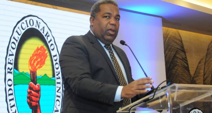 Hijo de Peña Gómez oficializa su precandidatura presidencial por el PRD imagen