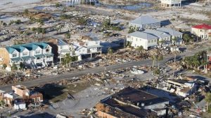 Trump irá Florida y Georgia tras paso de Michael que se ha cobrado 13 vidas