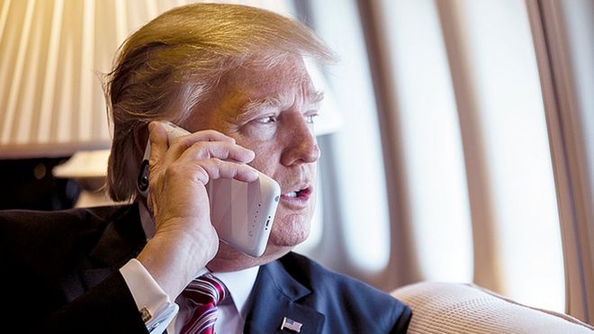 ¿Hackearon el iPhone de Trump? China y Rusia se burlan de denuncia imagen