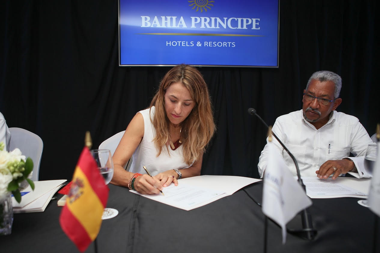 Bahía Príncipe firma dos convenios en favor del medio ambiente imagen
