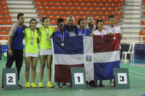 Jiménez revalida título y Linares consigue oro en Copa de Bádminton