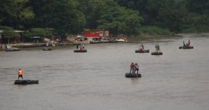 México recibe caravana hondureños; llegan primeras peticiones de asilo