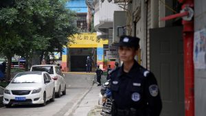 CHINA: Una mujer ataca a 14 niños con un cuchillo en una escuela