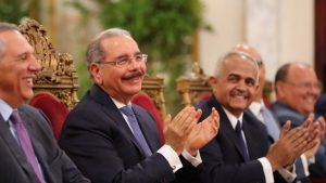 El presidente Danilo Medina otorga pensiones a 200 agrónomos
