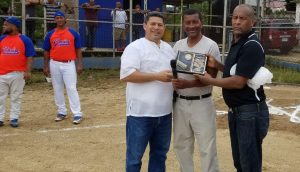 PUERTO RICO: Dedican a cónsul RD XIII Copa Navideña de Softbol