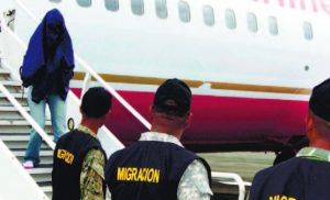 Estados Unidos deportó este martes a otros 75 expresidiarios dominicanos Estados Unidos deportó este martes a otros 75 expresidiarios dominicanos