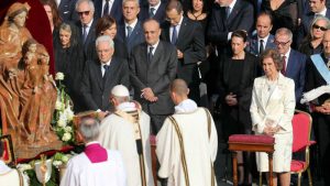El Papa proclama santos a Pablo VI, al obispo Romero y a Nazaria Ignacia