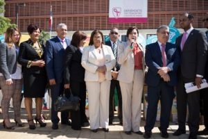 Entregan miles de firmas a favor del aborto en República Dominicana