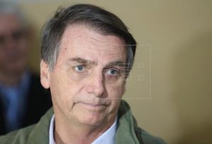 Bolsonaro dice gobernará para todos y rechaza rótulo de homofóbico