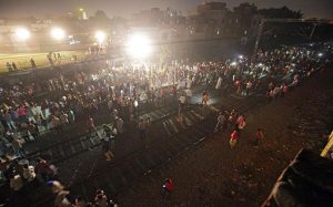INDIA: Al menos 50 muertos y decenas heridos por atropello de un tren