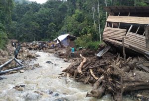 INDONESIA: Inundación arrasa escuela y deja al menos 12 estudiantes muertos INDONESIA: Inundación arrasa escuela y deja al menos 12 estudiantes muertos