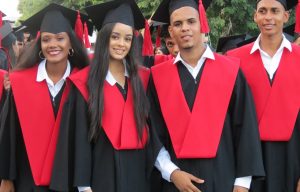 SAN CRISTOBAL: IPL gradúa 256 bachilleres técnicos
