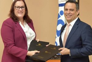 Ministerio de la Mujer firma acuerdo con Indotel para mejorar tecnología