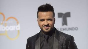 Cantante Luis Fonsi recibe 7 récords Guinness por Despacito Cantante Luis Fonsi recibe 7 récords Guinness por Despacito