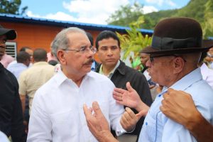 BAHORUCO: Danilo dice clase media RD supera 30% y pobreza está en 25