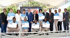 Minerd inicia «República Digital» en escuelas secundarias de Peravia