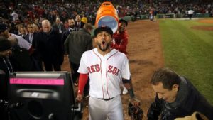 Eduardo Núñez batea jonrón en victoria de Boston sobre Dodgers