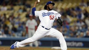 Pedro Báez ayuda Dodgers empatar Serie en la LN