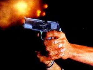 SFM: Hombre asesina  abalazos a otro jugaba dominó con amigos