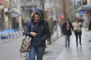 Recomiendan salir bien abrigado para evitar afecciones por el frío