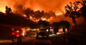 California: Aumentan a 25 muertos en incendio más devastador de historia