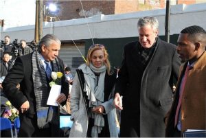 Cónsul RD y alcalde honran dominicanos murieron vuelo 587