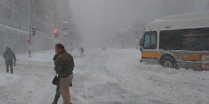 Tormenta invernal cubrió de nieve y hielo centro EU