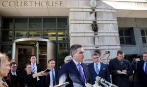 EEUU: Trump pierde la batalla contra CNN; devuelve acreditación a periodista