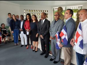 MIAMI: INDEX deposita ofrenda floral ante bustos de los Padres de la Patria