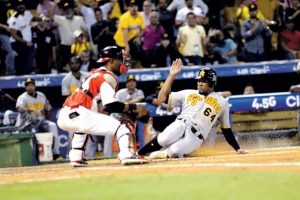 Aguilas vencen a Leones 3-2 este viernes en Santo Domingo