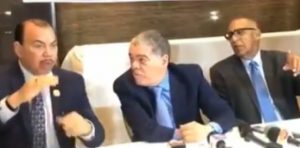 NUEVA YORK:  Manifestantes asedian al precandidato peledeísta Amarante Baret