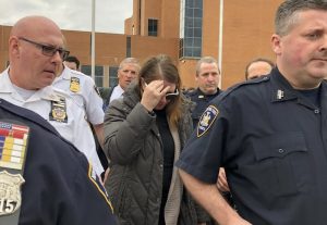 Acusan mujer que supuestamente atropelló activista contra las MS-13 Acusan mujer que supuestamente atropelló activista contra las MS-13