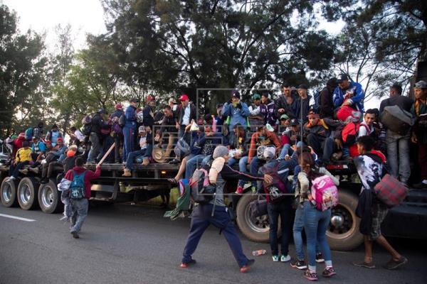 MEXICO Caravana migrante avanza rumbo a Guadalajara en su