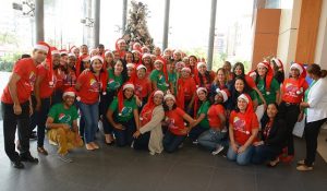 MICM enciende su tradicional árbol de Navidad