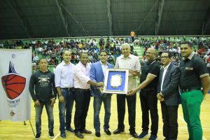 Los Buitres y Ciro Pérez ganan en basket superior de San Cristóbal
