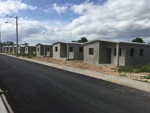 LA ROMANA: Central Romana entrega viviendas a trabajadores